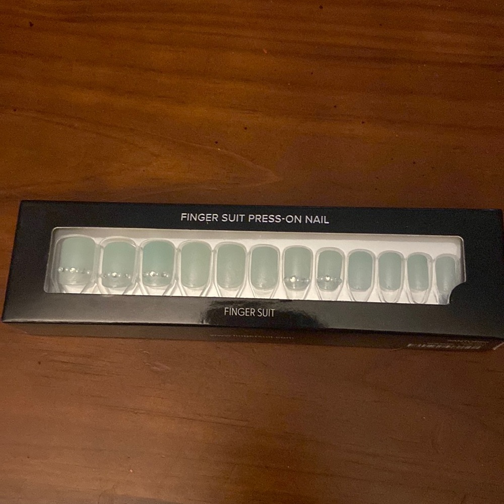 NIB Fingersuit press-on nails (Santorini)